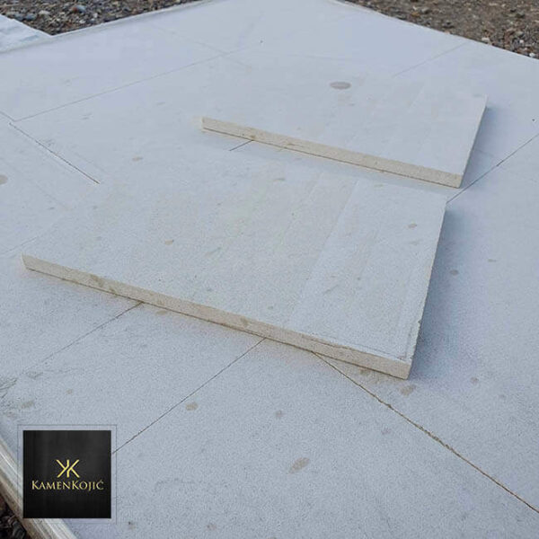 beli sečeni kamen paleta