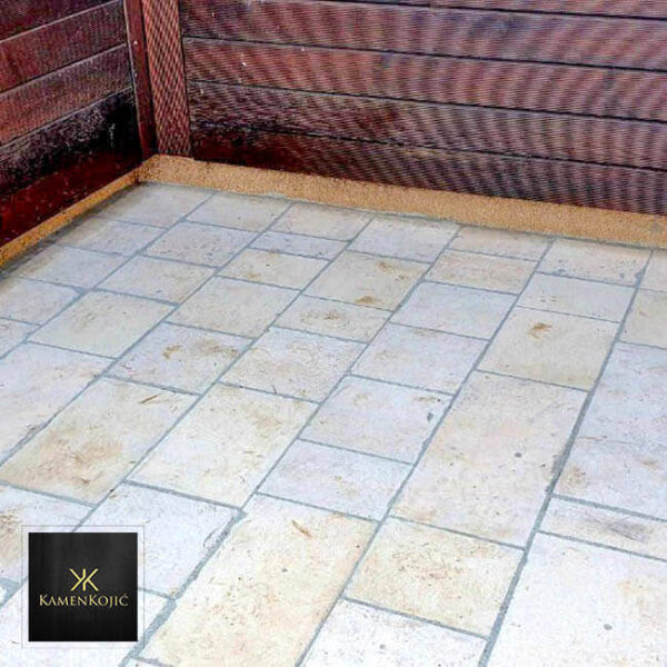 beli sečeni kamen za staze