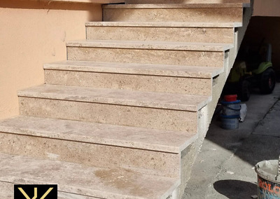 stepenice od kamena braon travertin
