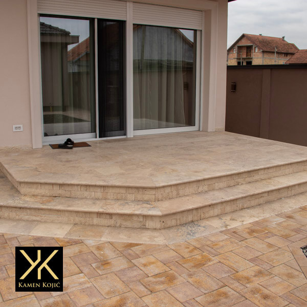 kamene stepenice noche travertin