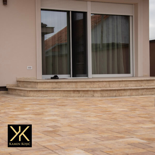 kameni stepenici noche travertin