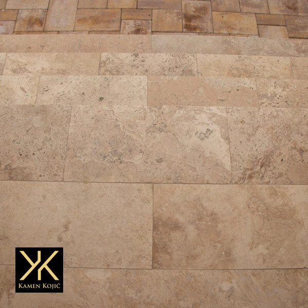 stepenici od kamena travertin noche